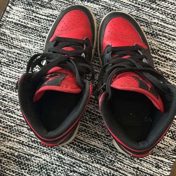 Jordan 1s red black & white size 4Y - Picture 5 of 6